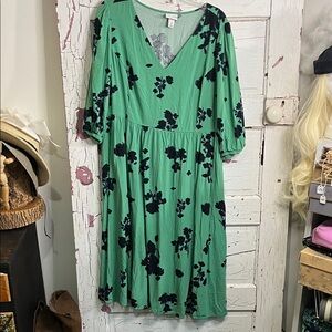 Ava & Viv Green Dress with Black Floral Design outlined in Blue XXL Rayon Blend